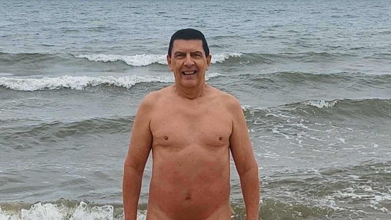 naked male beach