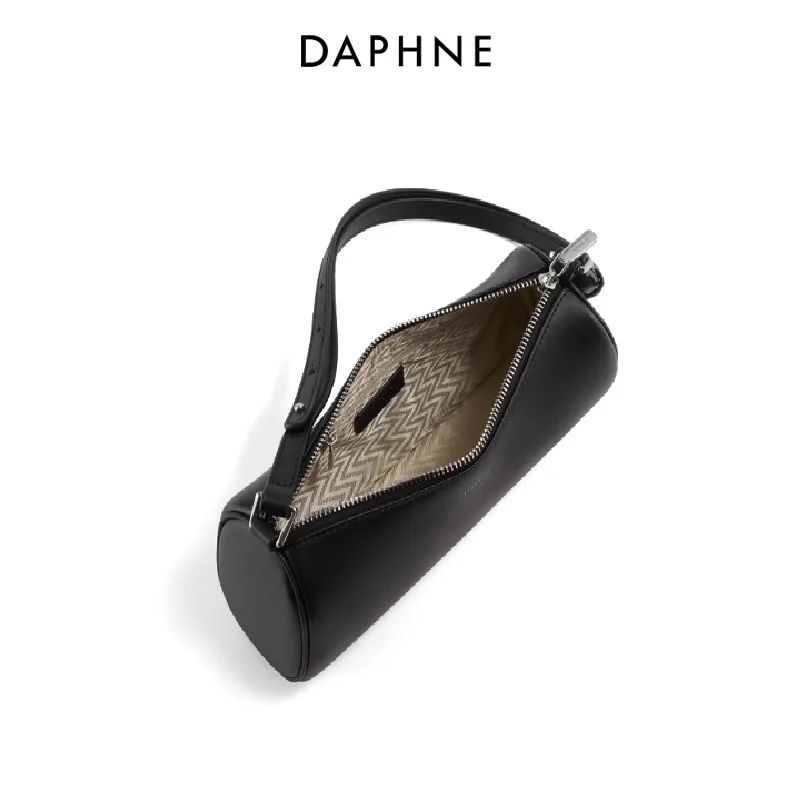 david santanna recommends daphne rsen pic