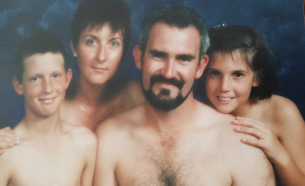 bill tompson add nudiest family photo