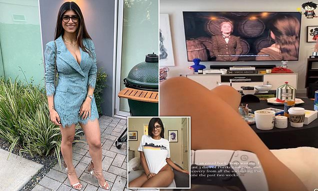 alice covington recommends mia khalifa with fan pic