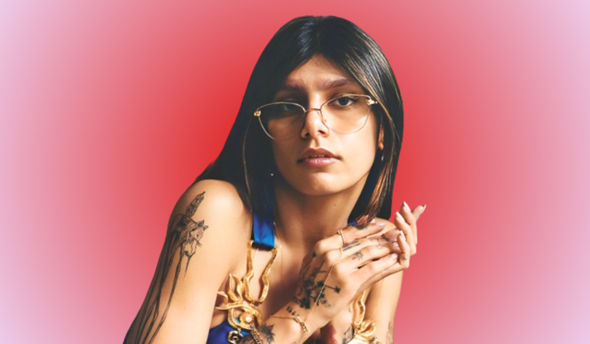 alessandro savoia recommends Mia Khalifa With Fan